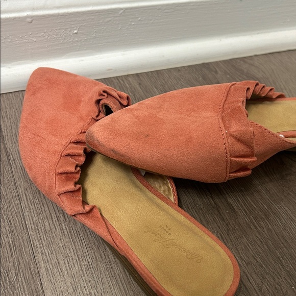 Universal Thread Ruffle Mules - Picture 2 of 3